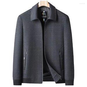 メンズジャケット2024春の薄い中年と年配のお父さんコート秋の冬とフリースビジネスシンプルなカジュアル格子縞のジャケット