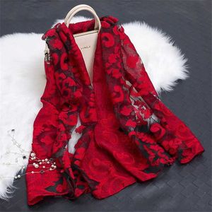 Sarongs بالجملة 2021 New Womens Cut Flower Hollow Lace Solid Silk Sling Shawl Spring and Wabled Womens Beach Sjaals 24325