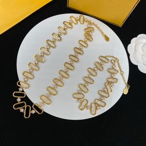 Mikroeinlagen Kristall Verzierung Halskette Armband Frauen graviert F Initialen Brief Einstellungen 18K Gold Designer Schmuck Geburtstag Festliche Weihnachtsgeschenke HFS5 --05