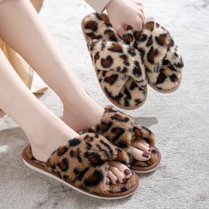 Botas tiras cruzadas chinelas de peles de leopardo mulheres 2023 inverno macio de pelúcia macia solteira home slippers woman gluffy plana interna casa sapatos