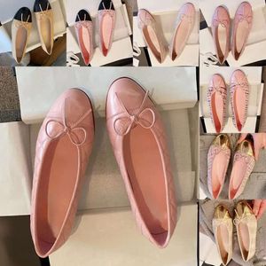 Tasarımcı Elbise Ayakkabı Topuklu Ayakkabı Kadın% 100 Cowhide Mektup Yay Balesi Düğün Ayakkabıları Moda Siyah Düz Tekne Ayakkabı Leydi Deri Çürüt
