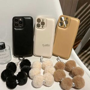 携帯電話のケース韓国韓国かわいい3Dチェーンヘアボールブレスレット電話ケースiPhone 15 14 Pro Max 13 12 11レンズ保護衝撃バンパーバックカバーH240326