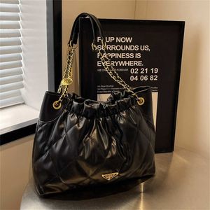28% OFF Designer bag 2024 Handbags Korean version fashionable and popular underarm for women Lingge embroidery thread trendy chain texture single shoulder tote