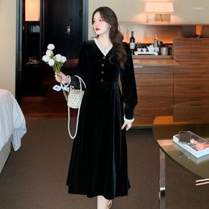 Casual Dresses QW 2024 Autumn And Winter French Hepburn Style Waist Slimming Gold Velvet Black Dress