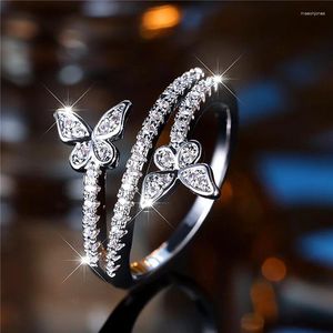 Anéis de casamento fêmea luxuosa fêmea pequena de zircão branco de pedra de borboleta anel de noivado da borboleta Presente de joalheria de noiva de cor prata para mulheres