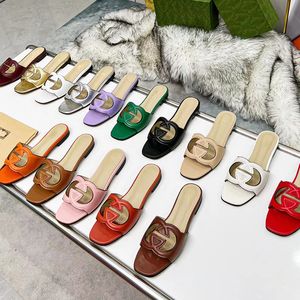Slipper de verão feminino G Slides Ladies chinelos de marca Sandals Sandals planos Moda de couro versátil Casual Flip Flop Tamanho 12
