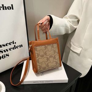 Przechowuj hurtowe designerskie torby na ramię modne i eleganckie torbę dla kobiet 2024 Nowy lekki luksusowa konsystencja crossbody