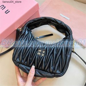 الأكياس المسائية للسيدات الوردي المصمم Cleo Bag Miui Satchel Tote Wander Matelasse Underarm Hobo Leature Leather Genuine مع حزام الكتف Q240225