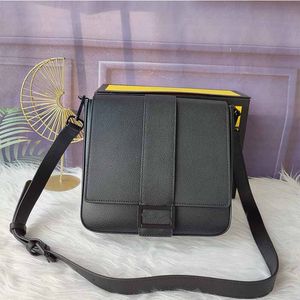 9A Designer messenger bag Leather purse woman man Luxury Tote bag fashion Magnetic buckle FF buckle Clamshell crossbody bag Zipper pocket Shoulder handbag 26CM