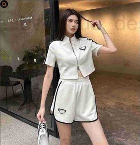 Women's Two Piece Pants Designer Brand Full Summer Casual Set With Zippered Cardigan And High Waisted Shorts Triangular Label Two-piece Fashion 8FF7 UMZ6