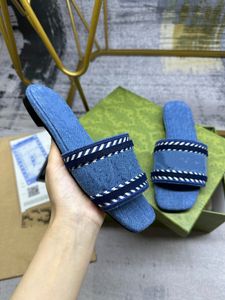 Designer tofflor ljusblå denim glider pool kudde sandaler klassiska märke sommarstrand utomhus scuffs casual skor präglade mjuk platt sko storlek 35-42