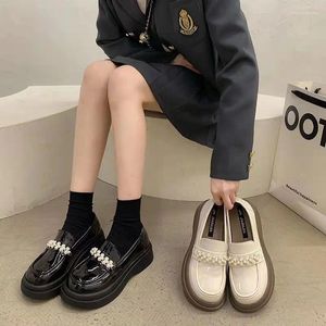 Casual Shoes 2024 Women Spring Black Platform Flats Loafers Slip On British Style Pearl Designer Leather Q200