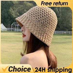 BERETS 2024 Fashion Luxury Bucket Hat Designer Wide Brim Women Summer Straw Woven Sun Visor Hats Hollow Standed Beachhat