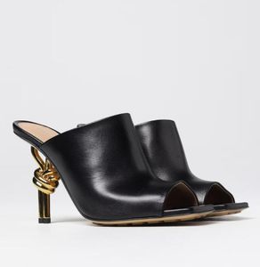 2024 luksusowe kobiety na wysokich obcasach buty złotą black metalową mułę kwadratowe palce rzeźbiarskie metalowe sztylet pięta lady kapciowy sandały ślubne
