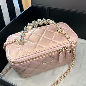 Diamonds Hollow Metal Handle Women Designer Makeup Bags Shiny Pearl Color Leather Carved Hardware Chain Vanity Box with Mirror Case Shoulder Handbag Wallet 16cm