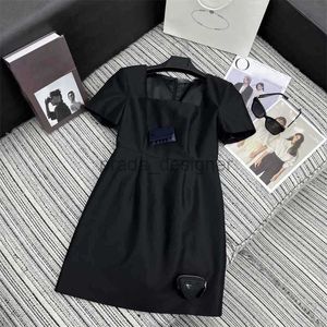 Luxury Casual Dresses 24 Early Spring New Fashionable and Elegant Style Simple and Slimming Triangle Bag med utsmyckningar Square Neck Kort ärmklänning