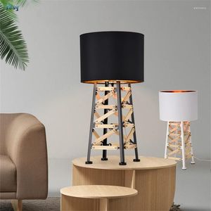 Lampy stołowe nordyckie projekt Eiffel żelazna sypialnia salon Art Deco el Projekt przy łóżku tkanina