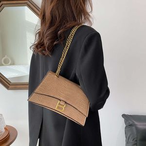 Axelväska designers säljer unisex väskor från populära märken ny mode blixtlåsväska trendiga kvinnors handhållna fyrkant