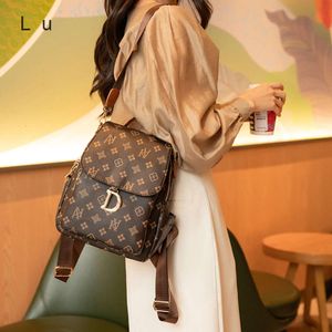 70% luksusowych projektantów Torba na ramiona dla kobiet na wiosnę Nowy swobodny plecak na dużą pojemność wydrukowany z modną i modną dużą torbą trendową