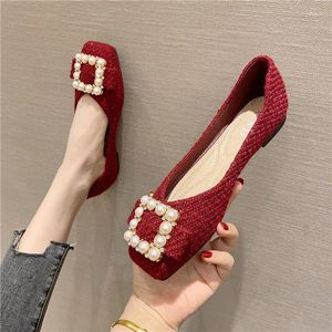 Scarpe casual 2024 Primavera e autunno Fondo piatto Bocca superficiale Testa quadrata Moda donna Rosso Matrimonio grande 46