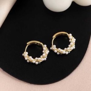 Hoop Huggie Korean Elegant Womens Imitation Pearl Ring Earrings Modern Earrings 2023 Small Wedding Earrings Party Jewelry Gifts 240326