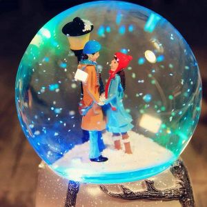 Коробки музыкальная коробка Crystal Ball Beautiful Pare Snow Globemusical Crystal Ball Ornament с красочными огнями для подарка на День святого Валентина