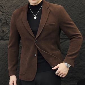 Neue Herrenmode Gentleman Korean Edition Europäischer Samt Casual Slim Fit Britische Business-Hosting-Hochzeitsjacke 240326