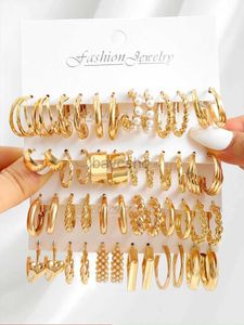 Hoop Huggie Gold vintage earring set suitable for women Bohemian metal rings geometric twisted pearl pendant earrings fashionable jewelry gifts 240326