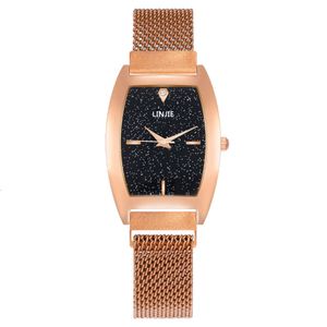 Moda Oval Bucket Sky Sky Sky Absorvente Banda de Iron Women's Watch