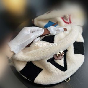 23WF Tasarımcı Kış Teddy Bel Çanta Göğüs Çantaları Crossbody Lamb Yün Orijinal Yumuşak Kürk Bumbag Klasik Omuz Kemeri