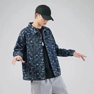 Denimjackor man Autumn Hip Hop Jeans Coat för män med tryck i lägsta prisutkläder Trendy Cowboy Winter Korea Fashion G 240319
