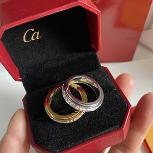 Ringdesigner ring lyxiga smycken ringar för kvinnor alfabet diamantdesign julklapp smycken temperament mångsidiga ringar mycket valfri presentförpackning