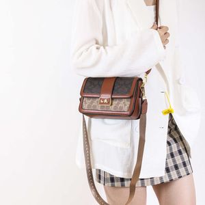 Butikens export designer väskor grossist färg blockering läder enkel axel liten fyrkantig väska med känsla av lyx 2024 ny stil mångsidig kvinnors crossbody