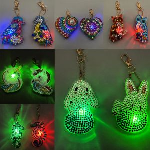 Stitch 2 PCS 5D Diamond Målning DIY Keychain Full Diamond Dubbelsidig inlagd kärlek Cake Luminous Pendant Bag Accessories Toy Gift