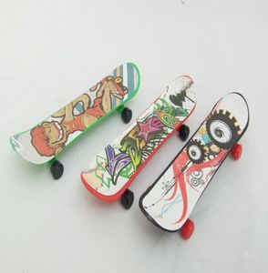 Children finger skateboard toys Novelty hiphop print Toys 626 CM Finger Skate Board send at random tech deck skateboards2993289