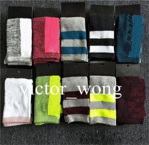 Kvinnor Långa strumpor Multicolor Pink Black High Knee Socks med kartong Tall Socks Girls High Qaulity Fashion Sports Skateboard Stoc4464708