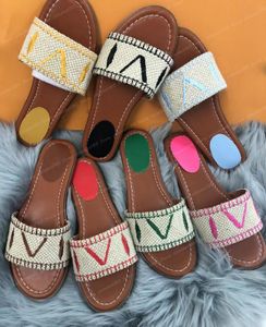 Designer Sandálias Planas Luxurlvy Chinelos Mulheres Bordadas Sandália Moda Flip Flop Letter Slipper para Mulheres Verão Praia Slide Senhoras Sapatos de Salto Baixo