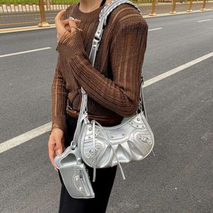 バッグデザイナーは、人気のあるブランドやトレンディな新しいスタイリッシュな肩からユニセックスバッグを販売しています
