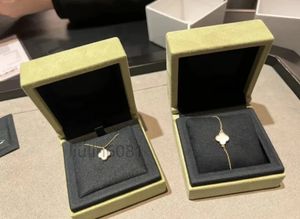 Tasarımcı Mini Bilezik Kadınlar için Dört Yaprak Çim Bileklik 18K Top V-Gold Doğal Bulut Fritillaria Hediyesi Kutulu Kadın İçin Hediye