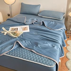 Latex-Kühlmatten-Set, vierteilig, ausgestattet mit Sommer-Eisseidenmatten-Set aus drei Teilen, waschbare Bettdecke, Sommermatte, blau im Sommer