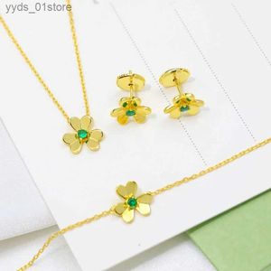 Earrings Necklace Hot new gold lucky cr necklace Womens earrings Fashion sweet luxury brand jewelry set Valentines Day gift L240323