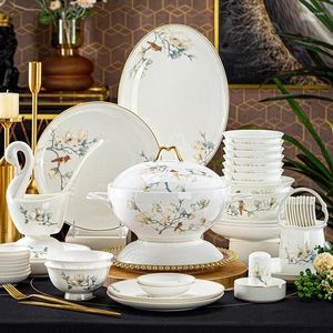 Servis uppsättningar Jingdezhen Bone China Bowl och Dish Set Hushåll med high-end kinesisk guldmålad risbröllop Husuppvärmning av presentköp