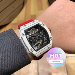 الساعات مصمم ساعة Wristwatch Menics الفاخرة ميكانيكا الساعات Wristwatch Carbon Light Light Hollow Technology Mens Mecha