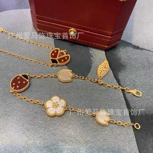 Brand Charm Van 925 Srebrny Biedronka Bransoletka Kobieta 18K Rose Gold Light Luksusowa Biała Fritillaria Czerwony Agat Four Leaf Grass Bransoletka