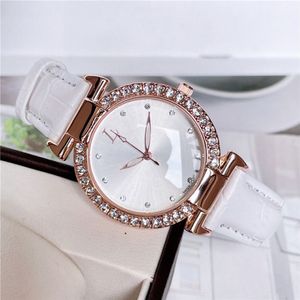 Moda pełna marka nadgarstka Watches Kobiet Dam Girl Crystal Style Luksusowy zegar kwarcowy z paskiem skórzanym L91232S