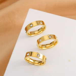 Anelli d'amore Anello di design da donna Coppia di gioielli Fascia Acciaio al titanio con diamanti Moda casual Strada Classico Oro Argento Rosa Misura opzionale 4/5 / 6 mm Scatola rossa