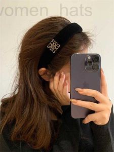 Tiaras designer versão coreana da faixa de cabelo de veludo de metal texturizado, alta qualidade e minimalista, aro de temperamento preto, acessórios para compressão ao ar livre Q