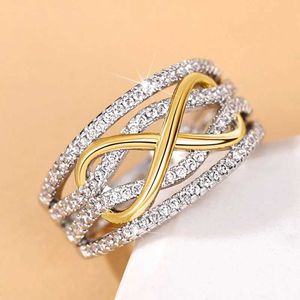 Pierścienie zespołowe Huitan Fashion Infinite Love Rings for Women Full Bling Iced Out Out Cubic Zirconia Wedding Pierindy zaręczynowe Modna Luksusowa biżuteria J240326