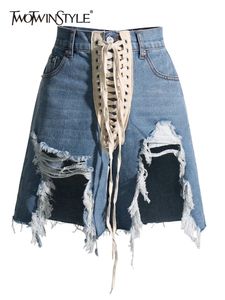 TWOTWINSTYLE Джинсовые шорты в стиле пэчворк с лентами для женщин, высокая талия, повседневная уличная одежда, короткие брюки, женская мода 240311