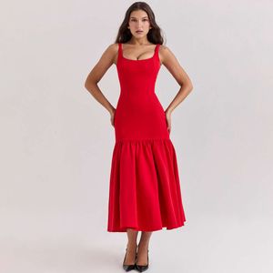 女性の赤いサスペンダースプリング女性のドレス、セクシーなスリムフィット、but部包まれたミッドレングススカート386747